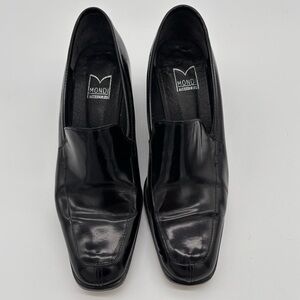 Mondi Accessories Woman’s Black Patent Leather shoes Made in Italy. Size 39.